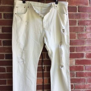 LEVI Strauss distressed jeans. 42/32